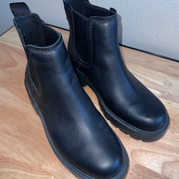 UGG | Markstrum Waterproof Leather Lug Sole Chelsea Boot - Picture 4 of 6